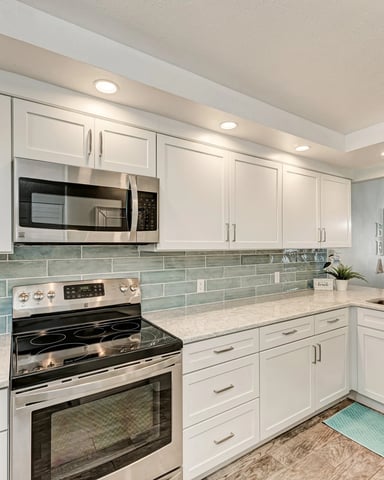 Full Kitchens & Washer/Dryer